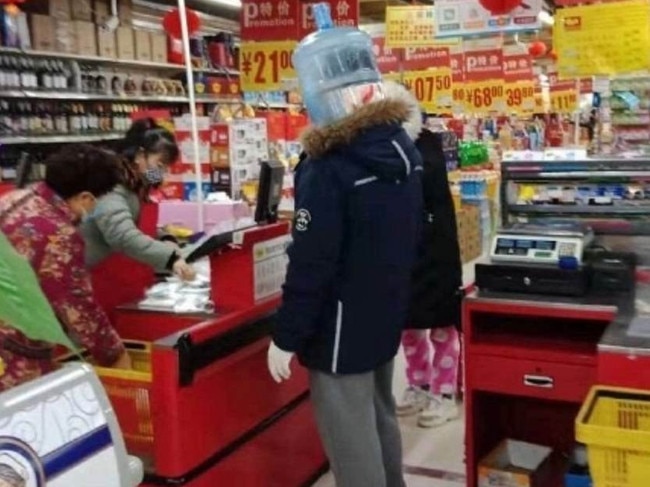 A man shops at a Chinese supermarket. Picture: Weibo