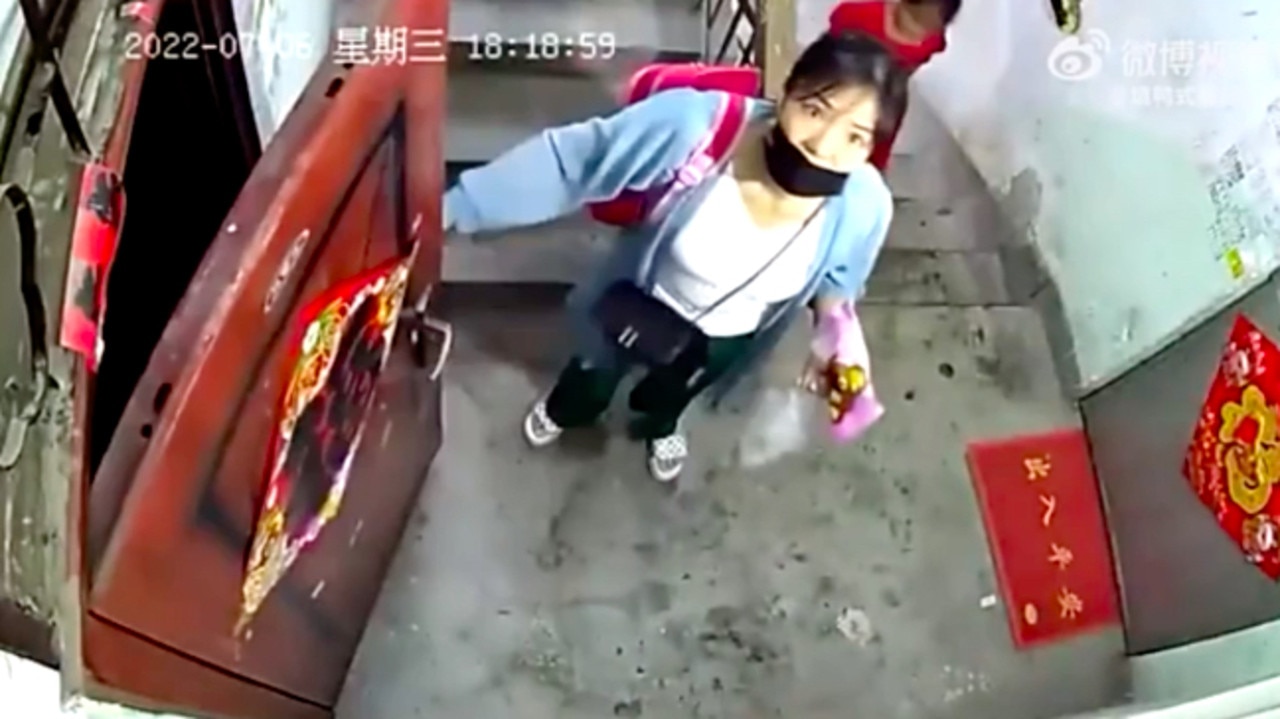 Video Shows Woman In China Attacked By Ex-husband Wearing Raincoat ...