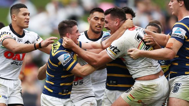 Reagan Campbell-Gillard getting under the skin of Reed Mahoney round 1. (Photo by Matt King/Getty Images)