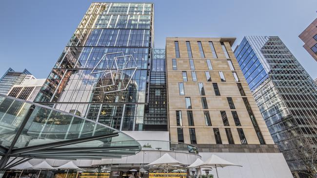 Dexus is close to striking one of the country’s largest office deals this year by selling a half interest in the landmark 5 Martin Place tower in the heart of Sydney.