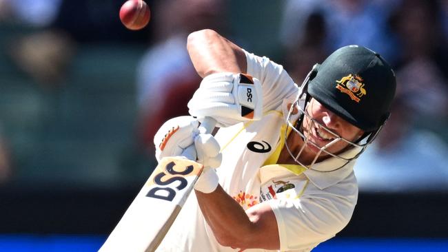 David Warner fending off the South African attack in Melbourne . (Photo by William WEST / AFP) /