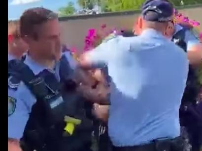 Police separating the men. Picture: Sydney Crime News