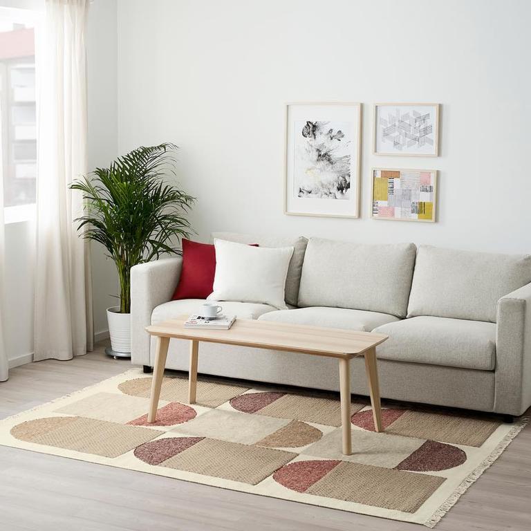 The rug costs $399 and is based on ‘modernist Bauhaus design’.