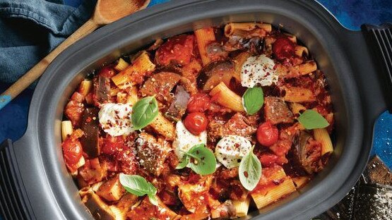 Slow cooker rigatoni alla norma.