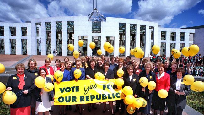 Federal parliamentary women, from all political parties, show their support for the Yes vote in the republic referendum.