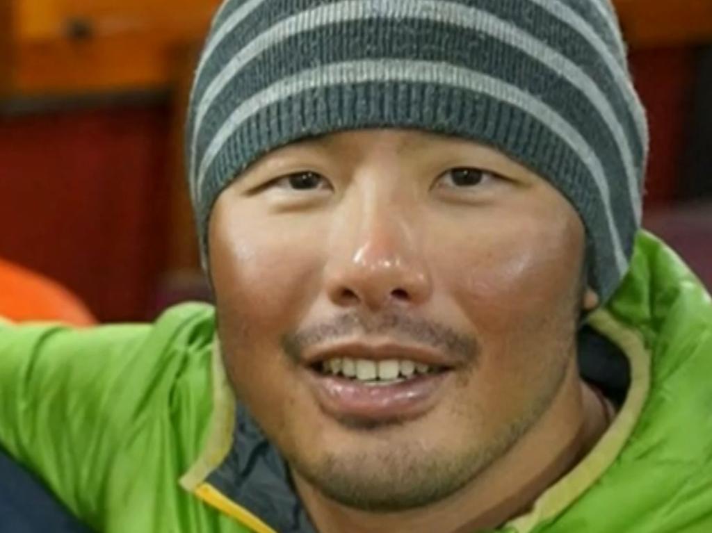 Canberra man Gilian Lee was evacuated from Mt Everest after falling unconscious.