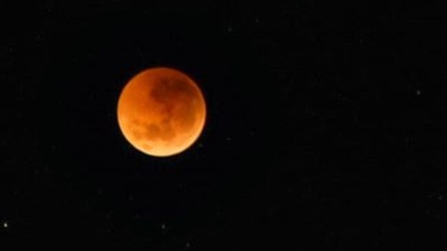 Blood Moon. Simon Odell, Kinston Park Beach