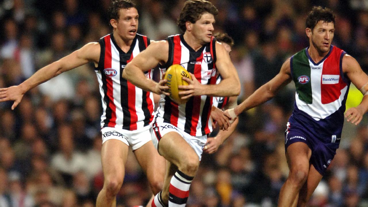 Saints' Robert Harvey in action during Fremantle Dockers v St Kilda