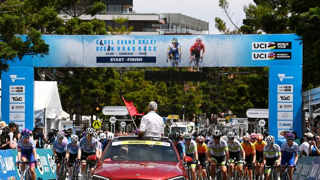 Sunderland with riders at a previous Cadel Evans Great Ocean Road Race. Picture: Tim de Waele/Getty Images.