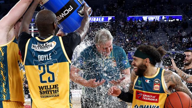 MELBOURNE, AUSTRALIA - MARCH 31: JackJumpers players celebrate with coach Scott Roth during game five of the NBL Championship Grand Final Series between Melbourne United and Tasmania JackJumpers at John Cain Arena, on March 31, 2024, in Melbourne, Australia. (Photo by Daniel Pockett/Getty Images)