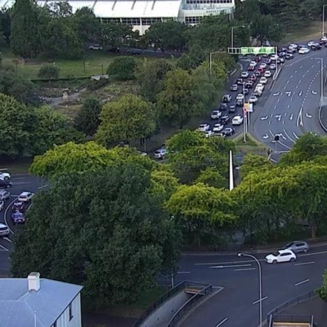 Traffic on Railway roundaway in Hobart from live traffic camera.