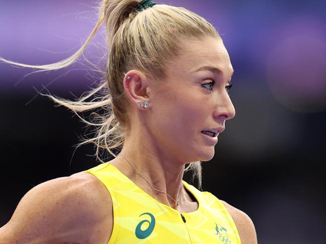 PARIS, FRANCE - AUGUST 08: Jessica Hull of Team Australia competes during the Women's 1500m Semi-Final on day thirteen of the Olympic Games Paris 2024 at Stade de France on August 08, 2024 in Paris, France. (Photo by Cameron Spencer/Getty Images)