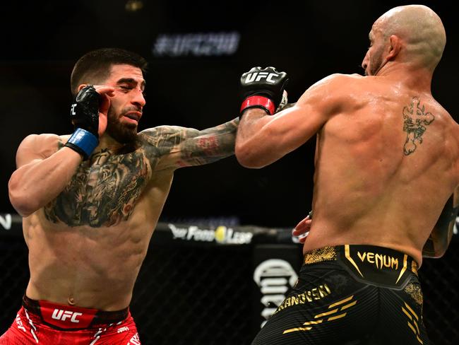 Ilia Topuria (L) shocked Alex Volkanovski in February. Picture: Hans Gutknecht/MediaNews Group/Los Angeles Daily News via Getty Images