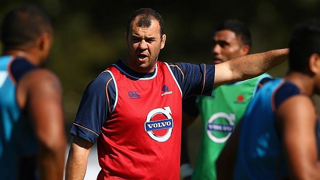 SYDNEY, AUSTRALIA - MAY 01: Waratahs coach Michael Cheika talks to players during a Waratahs Super Rugby training session at Kippax Lake on May 1, 2014 in Sydney, Australia. (Photo by Cameron Spencer/Getty Images)
