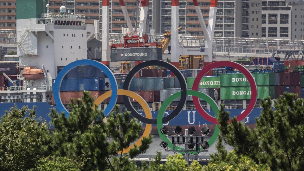 Olympic rings are dismantled in Tokyo as organisers prepare for the Paralympics.