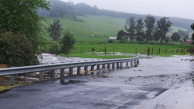 Redwater Creek, Railton. Flood waters on the North-West coast. Picture: Simon Sturzaker - Thursday October 13th 2022.