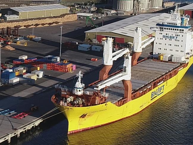 Australia's new Antarctic icebreaker, RSV Nuyina, Big Lift vessel Happy Dragon, and  Aiviq, an American icebreaking anchor handling tug supply vessel (AHTS) in Hobart 2022 Photo - © Simon Payne -  Australian Antarctic Division