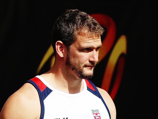 AUCKLAND, NEW ZEALAND - NOVEMBER 24: Sean O'Loughlin arrives for the England Rugby League World Cup Semi Final Captain's Run at Mt Smart Stadium on November 24, 2017 in Auckland, New Zealand.  (Photo by Hannah Peters/Getty Images)