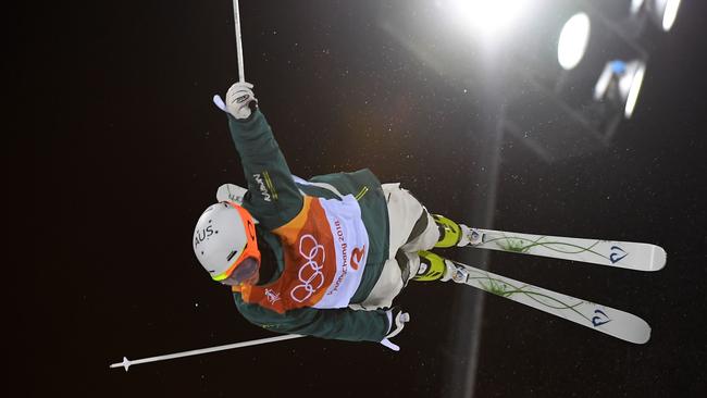 TOPSHOT - Australia's Matt Graham competes to place second of the men's moguls final during the Pyeongchang 2018 Winter Olympic Games at the Phoenix Park in Pyeongchang on February 12, 2018. / AFP PHOTO / LOIC VENANCE