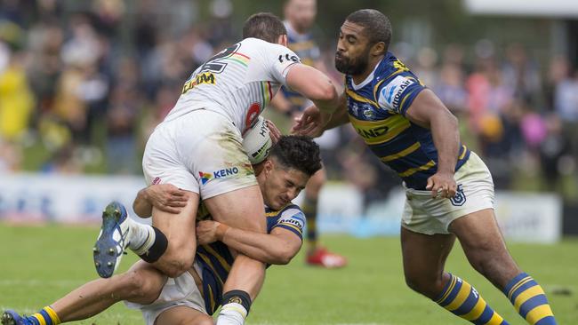 Isaah Yeo cops it from Michael Jennings. Image: AAP Image/Craig Golding) 