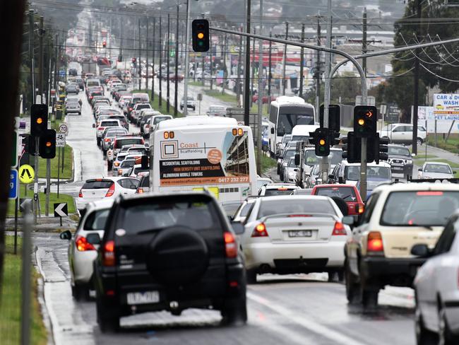 Traffic Chaos. Traffic congestion on Torquay Road, Grovedale at 8:45am. Picture: NIGEL HALLETT