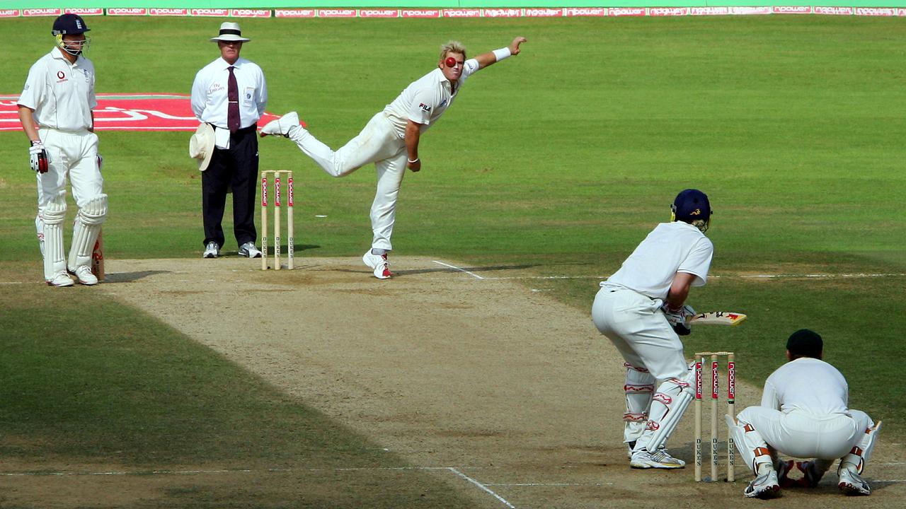 Warne in full flight. (Photo by Adrian DENNIS / AFP)