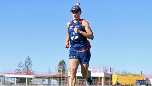 13/01/20 – Crows AFLW training at West Lakes. Captain Erin Phillips first time running on grass since her knee injury. Picture: Tom Huntley