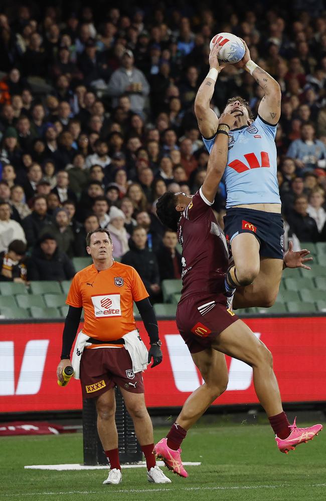 Zac Lomax of the Blues takes a speccie at the MCG. Picture: Michael Klein