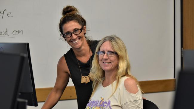 USC adviser Liz Davison with prospective adult student Carolyn O'Donnell at a recent University Skills for You course.