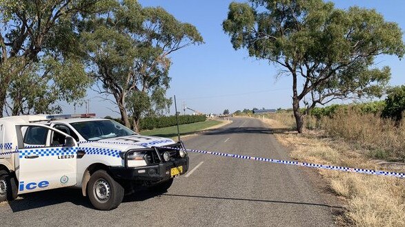 About 11.15pm yesterday (Tuesday 4 April 2023), emergency services respond to reports that a vehicle had crashed into a pole and then deflected down an embankment into a water channel onto its roof at the intersection of Research Road and Toorak Road, Yanco – approximately 7km south of Leeton. Pic 7News