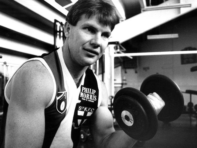 16 June 1992. St Kilda captain Danny Frawley has given up alcohol to improve his team's chances of success in the 1992 season. Even being chosen to play in the Victorian squad against Adelaide at Football Park will not inspire his to celebrate. Football. Neg: 920617/188