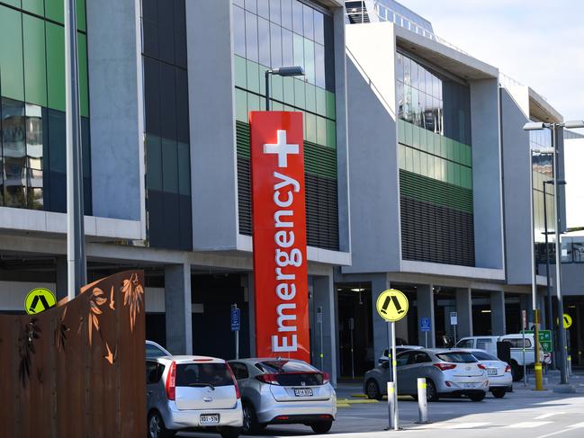 A general view of the Royal Adelaide Hospital in Adelaide, Monday, March 30, 2020. The Australian Government has announced even tighter restrictions around social gatherings, and boosted stimulus spending, in attempts to fight off the coronavirus and it's affects on the economy. (AAP Image/David Mariuz) NO ARCHIVING