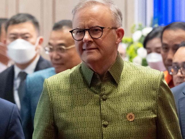 Australian Prime Minister Anthony Albanese (C) attends the East Asia Summit Gala dinner in Phnom Penh, Cambodia, November 12, 2022. (Photo by SAUL LOEB / AFP)