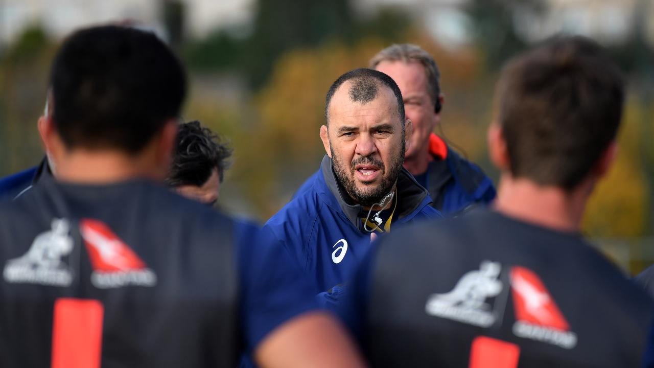 John Connolly says Michael Cheika must stick to his guns and make sweeping changes for their Italian Test.
