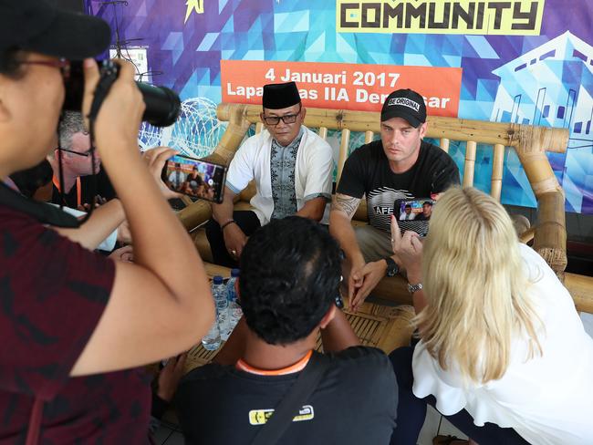 Prison Governor Tonny Nainggolan and Bali Nine member Matthew Norman are interviewed at  Kerobokan prison. Picture:  Liam Kidston.