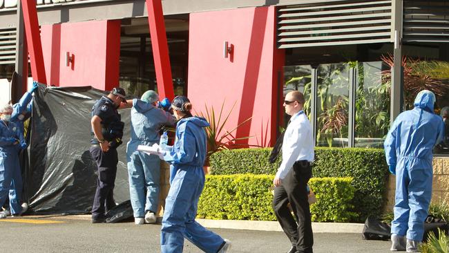 Police begin the investigation at the Helensvale McDonalds. Photo: Mike Batterham