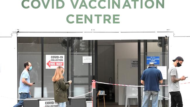 Sydney-siders line up at the vaccination clinic in Roseville. Picture: NCA NewsWire / Jeremy Piper