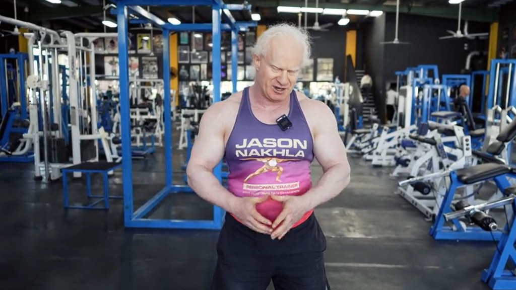 Blind, albino personal trainer receives heart-wearming response after he quits due to ‘lack of clients’