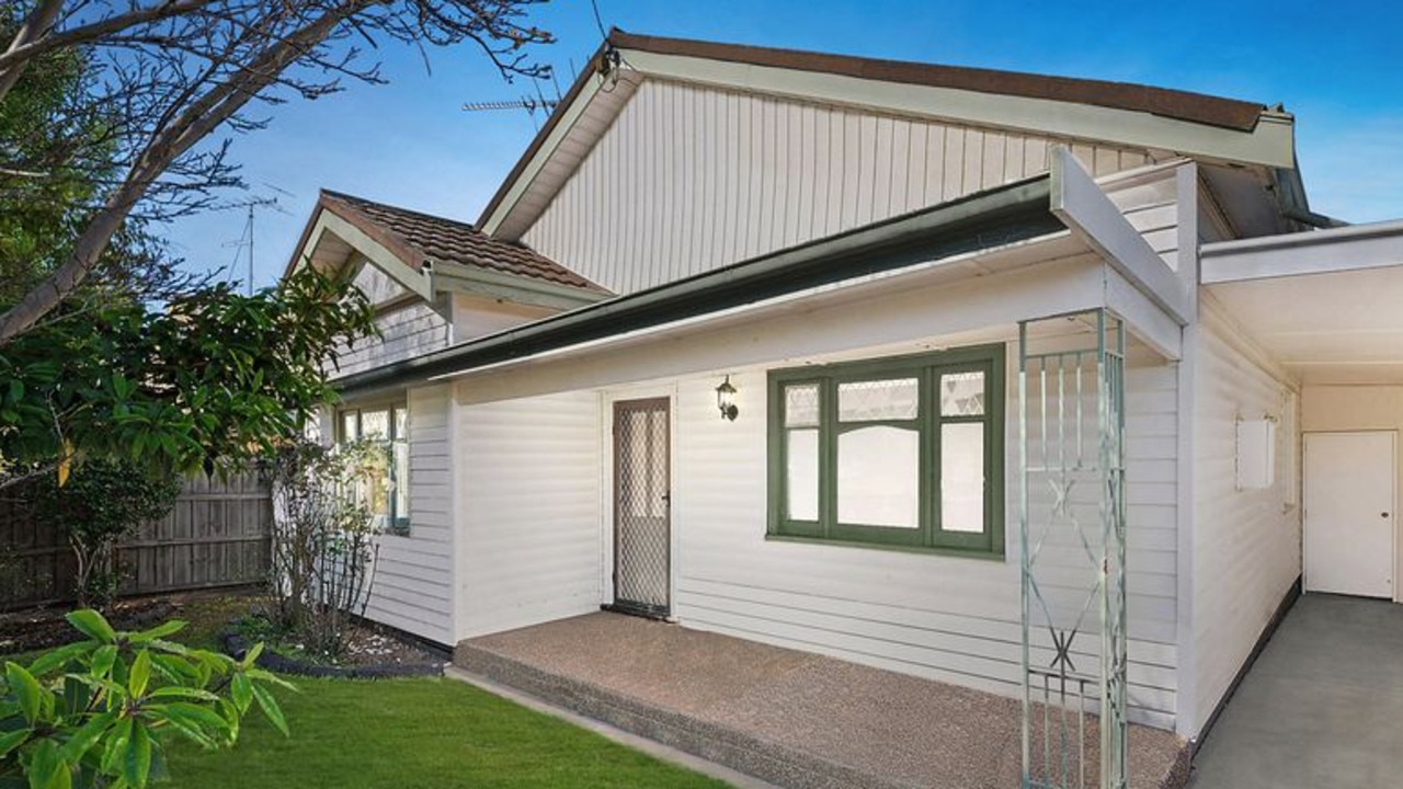 2 Richmond St, Geelong, sold for $658,000.
