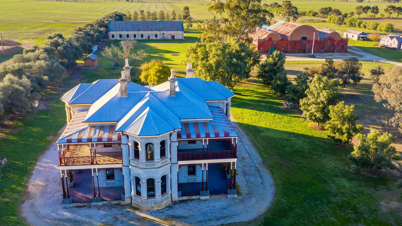 The homestead was built in 1889 using cement-rendered bricks — reportedly made<br/>with clay from what is now a large dam behind the creeper-covered cellar.