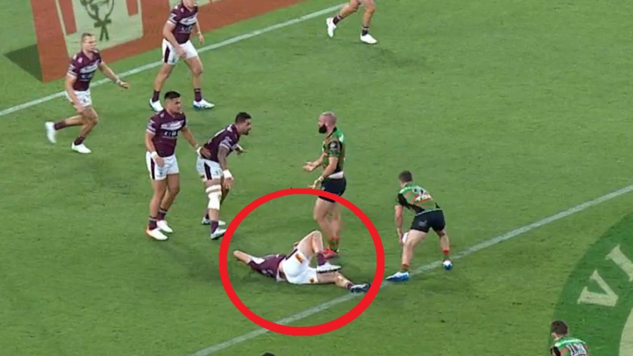 Manly's Sean Keppie was clearly concussed but the referee didn't stop play.