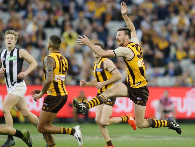 Jack Fitzpatrick lets fly from inside the centre square. Picture: Michael Klein