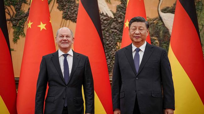 TOPSHOT – Chinese President Xi Jinping (R) welcomes German Chancelor Olaf Scholz at the Grand Hall in Beijing in November. Picture: AFP.