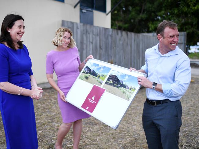 BRIBIE ISLAND, AUSTRALIA - NewsWire Photos - OCTOBER 12, 2020.Queensland Premier Annastacia Palaszczuk (left), her deputy Steven Miles and LaborÃs candidate for Pumicestone Ali King, are seen during a visit to Bribie Island, north of Brisbane. Ms Palaszczuk announced funding for a Satellite Hospitals program, should Labor win government on October 31. Picture: NCA NewsWire / Dan Peled