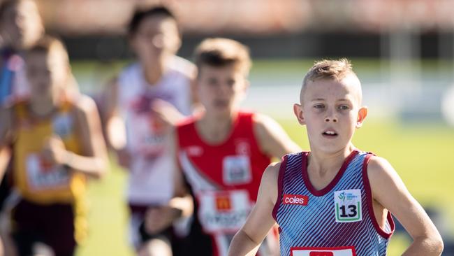 Trent Alley on his way to victory in 800m.