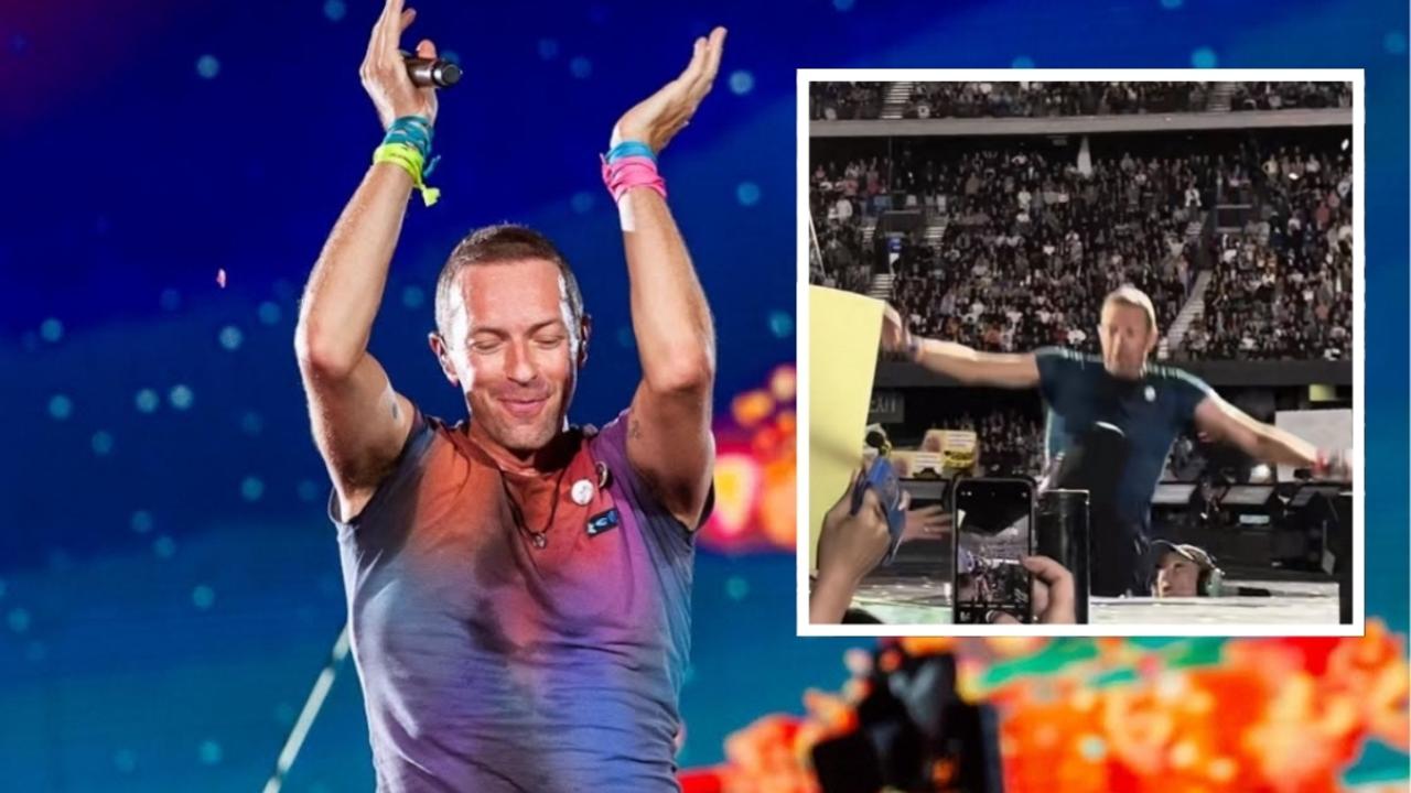 Chris Martin falls through stage at Coldplay's Melbourne concert