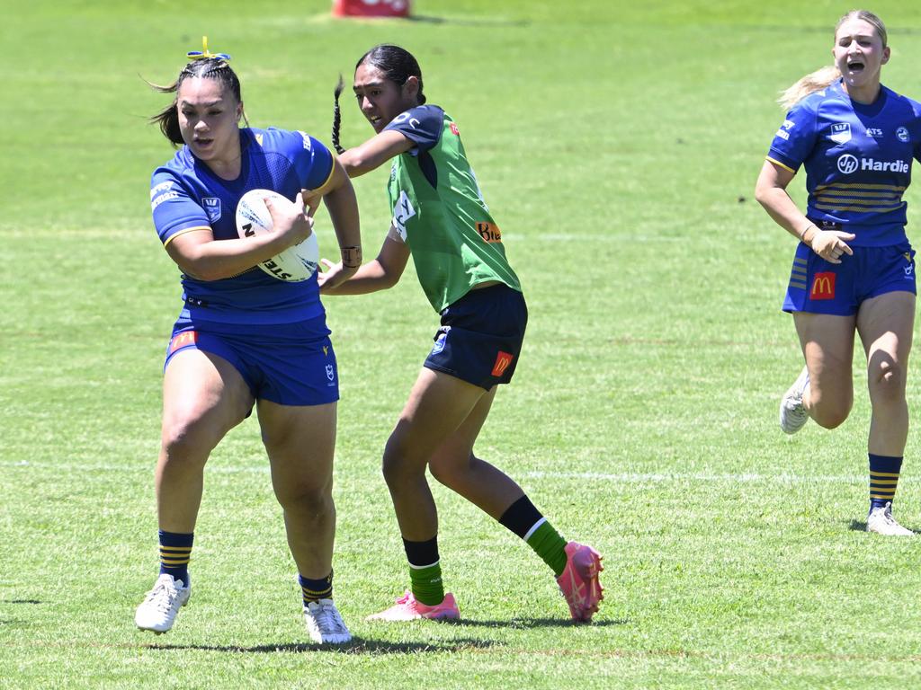 Armarni -Lea Auvae tries to get past Summer Luamanu. Picture: Martin Ollman