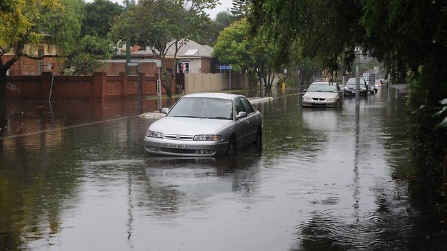 Flash flooding causes traffic chaos in Sydney | news.com.au — Australia ...