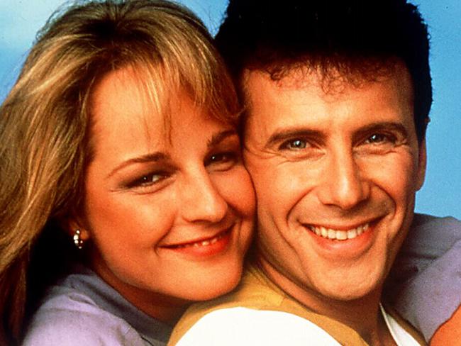 Actor Helen Hunt (l) with Paul Reiser in scene from TV program "Mad About You"./TV/programs/Titles/Mad/About/You