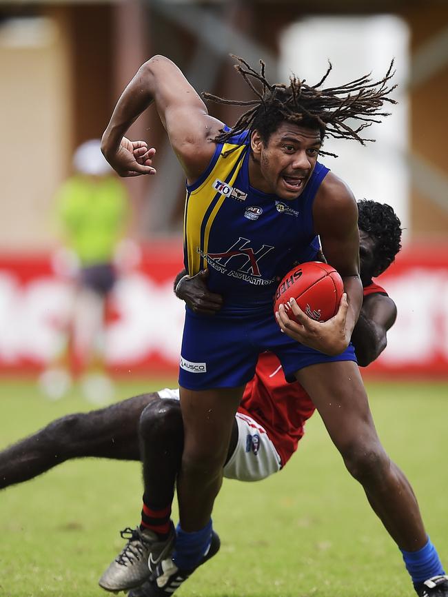 Neil Vea Vea in action for Wanderers in the NT league. Picture: Keri Megelus